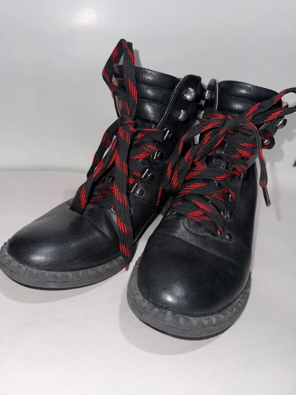 Gentle souls by Kenneth Cole Brooklyn lace up boot size 8